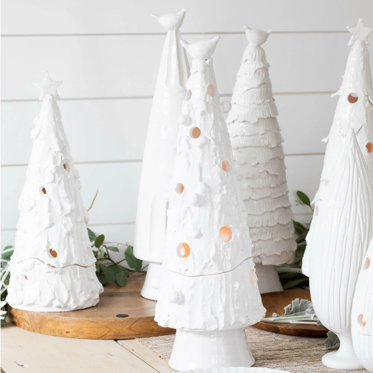 Promo βοΈ VIETRI Foresta White Large Flocked Tree with Red Bird π - Image 3